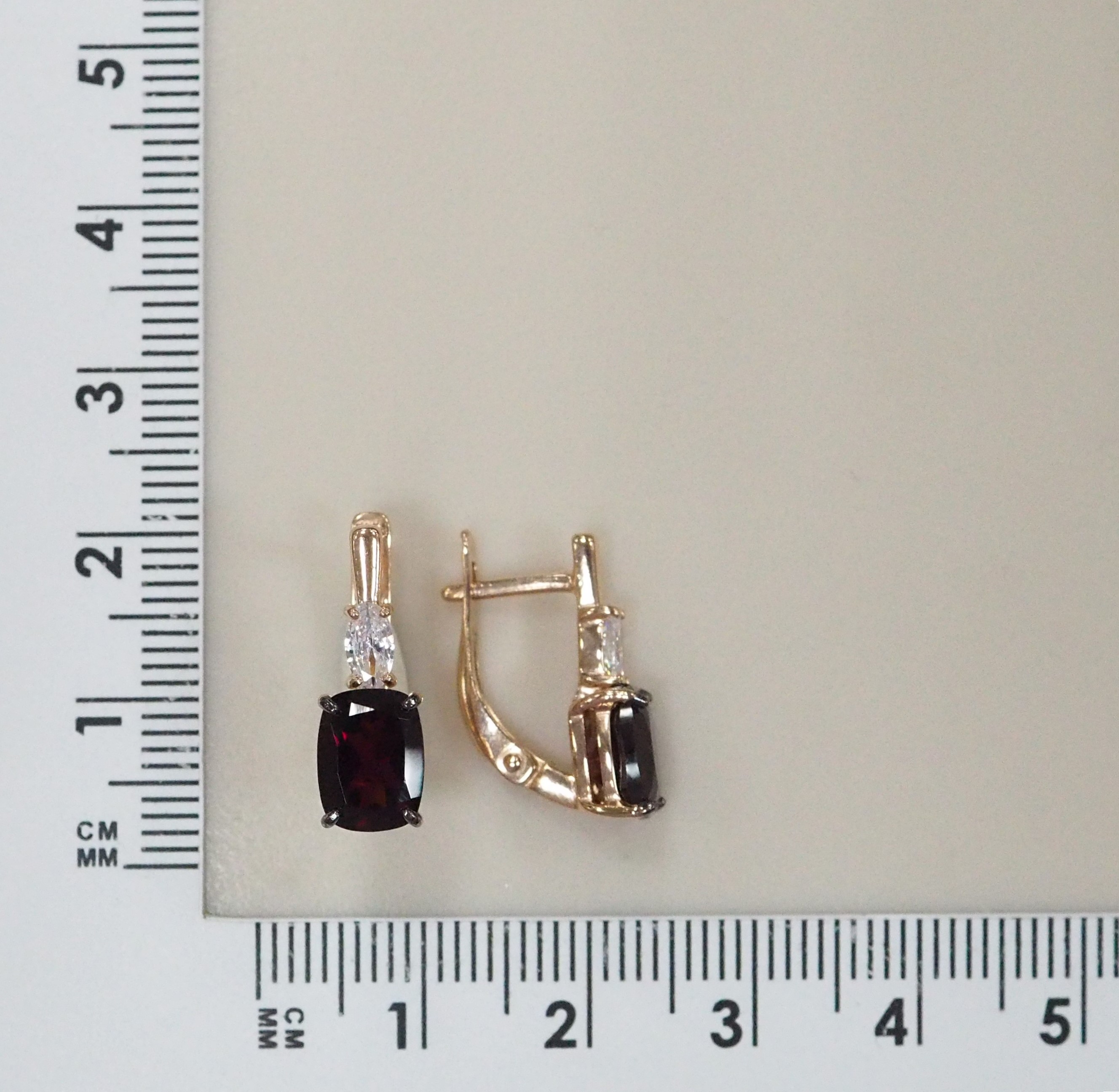 Серебряные серьги с гранатами